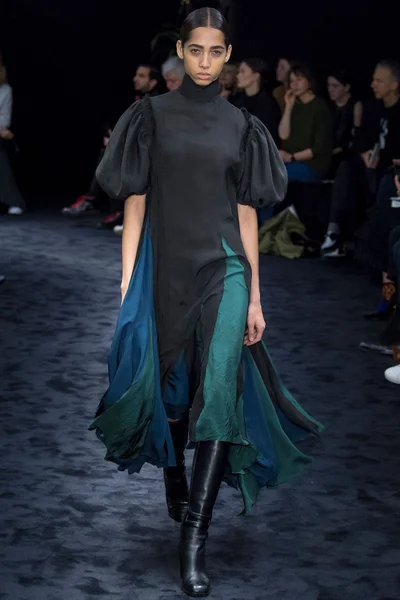 Look 32